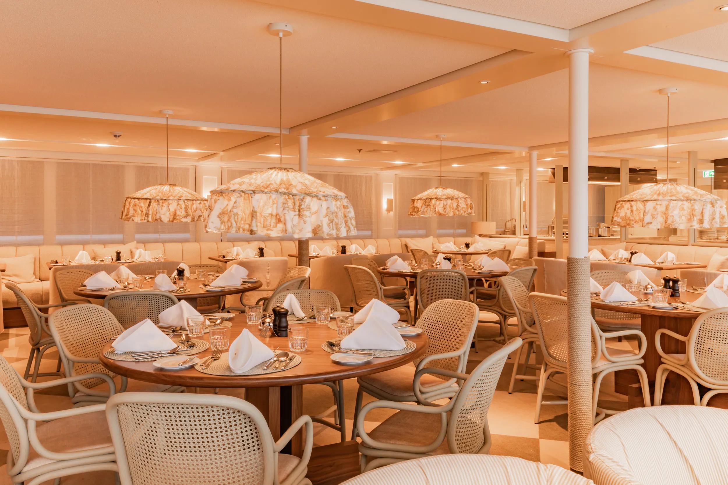 APT Solara Ship, Bistro Saison.