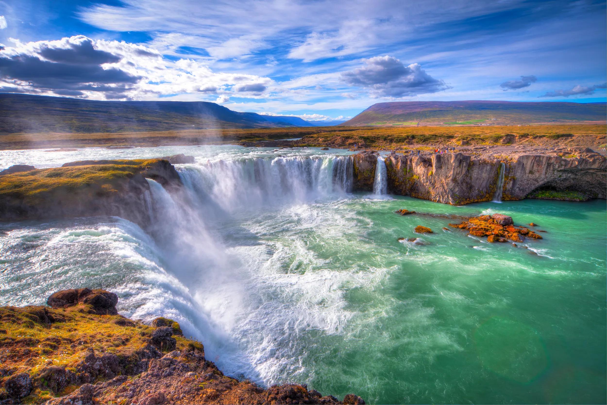 a-eu-iceland-godafoss-waterfall-610567732-g-rf