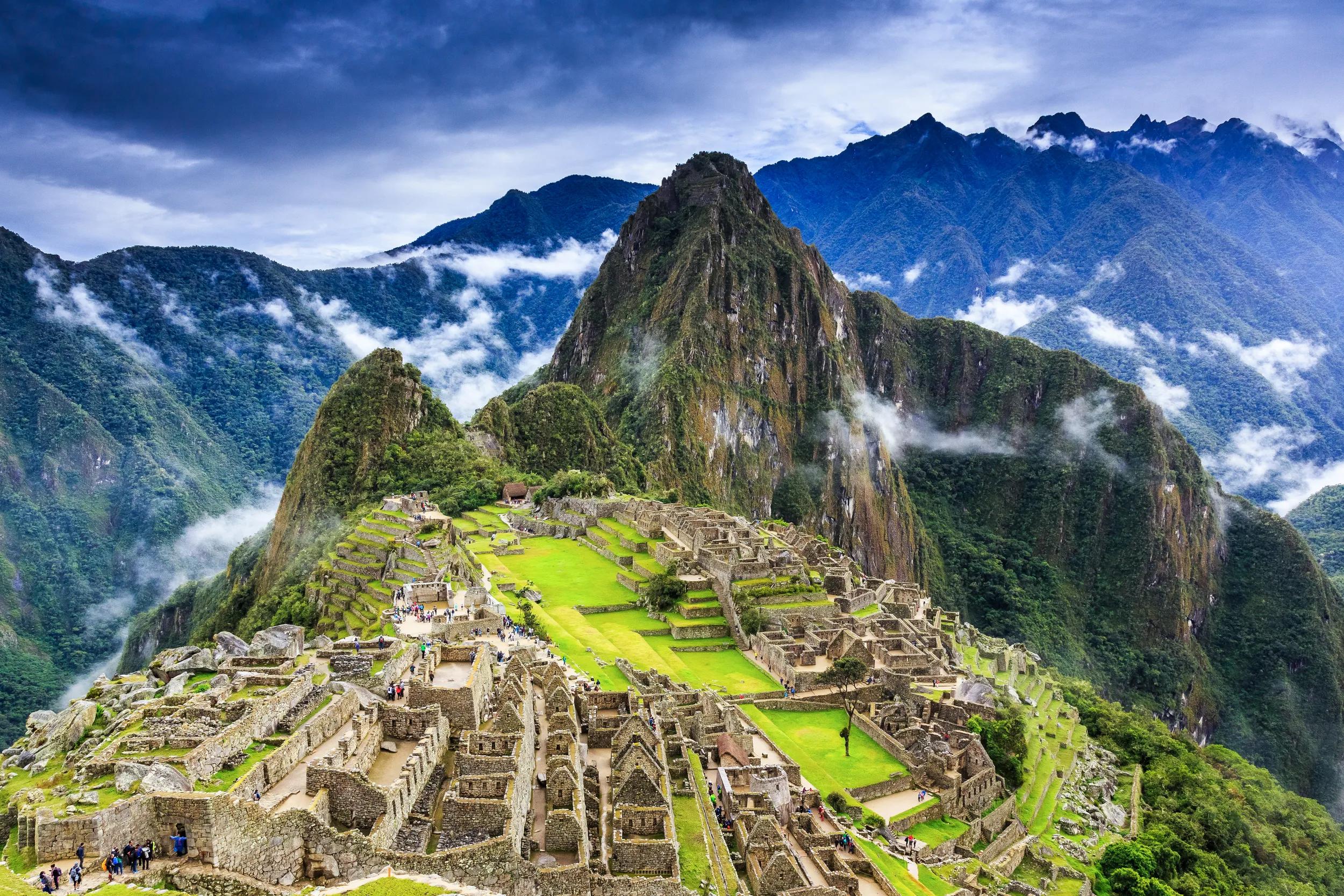 a-sca-peru-machu-picchu-clouds-930824730-g-rf