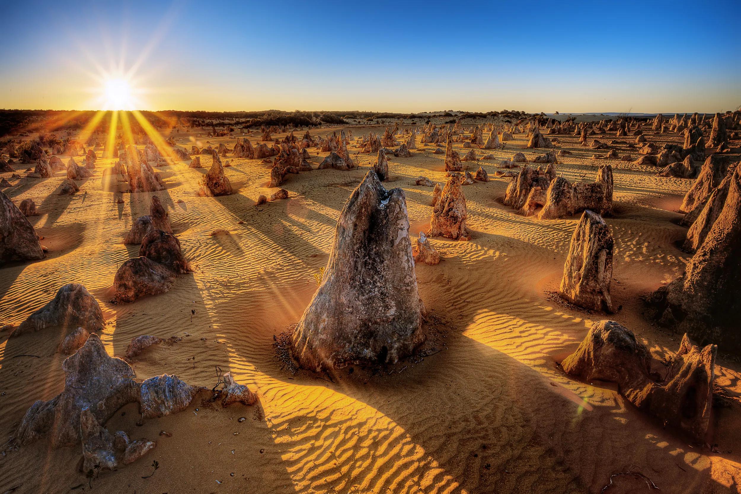 t-au-wa-nambung-national-park-pinnacles-1211456172-g-rf