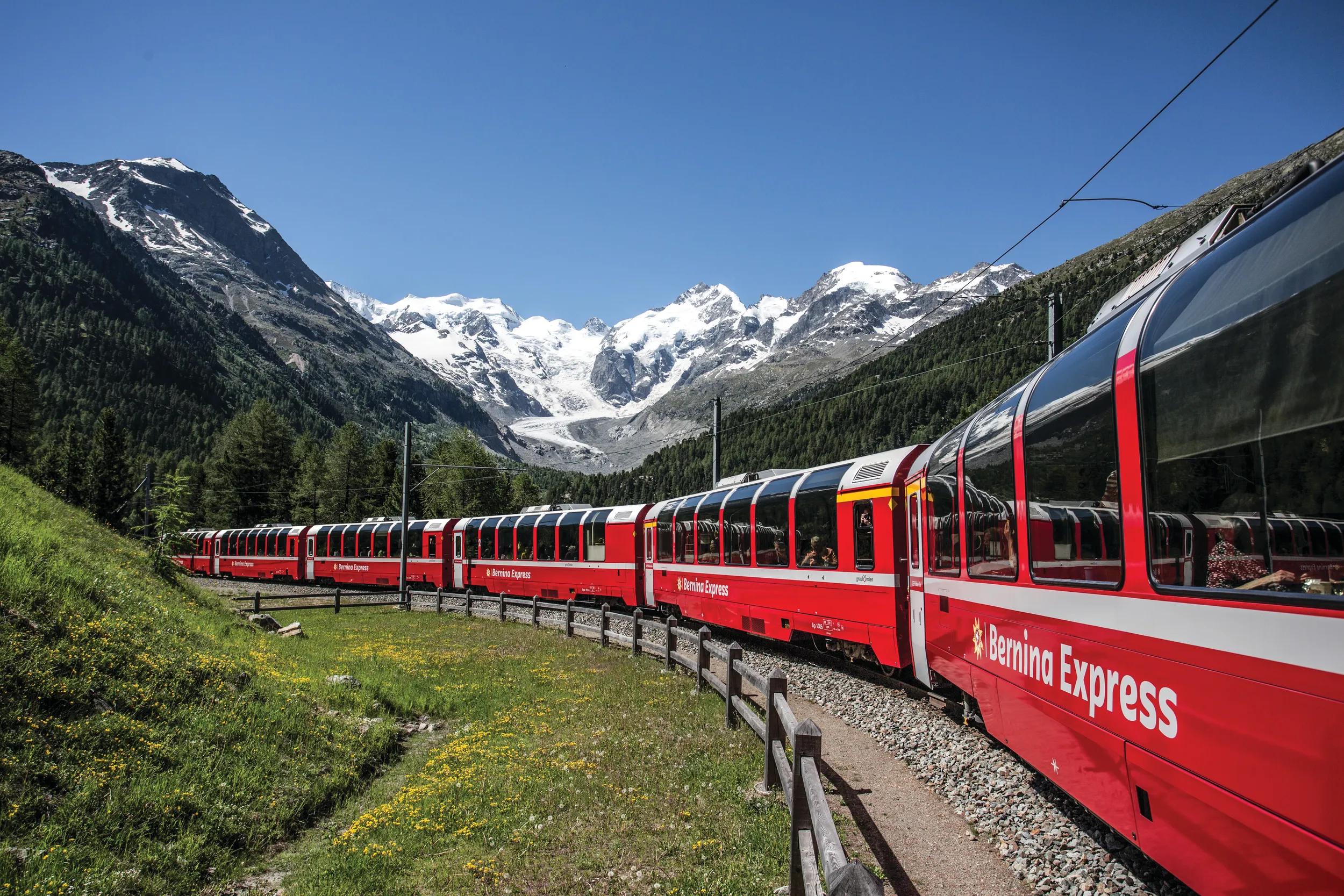 Rhaetische Bahn/RhB - Bernina Express - Der Bernina Express in der Montebellokurve, im Hintergrund der Morteratsch-Gletscher. Eine Fahrt von den Gletschern zu den Palmen. ..Rhaetian Railway/RhB - Bernina Express - The Bernina Express tackles the Montebello Curve, with Morteratsch in the background...Ferrovia retica/FR - Bernina Express - Il Bernina Express nella curva di Montebello, sullo sfondo il ghiacciaio di Morteratsch Un viaggio dai ghiacciai alle palme...Copyright by Rhaetische Bahn By-line: swiss-image.ch/Christopf Benz