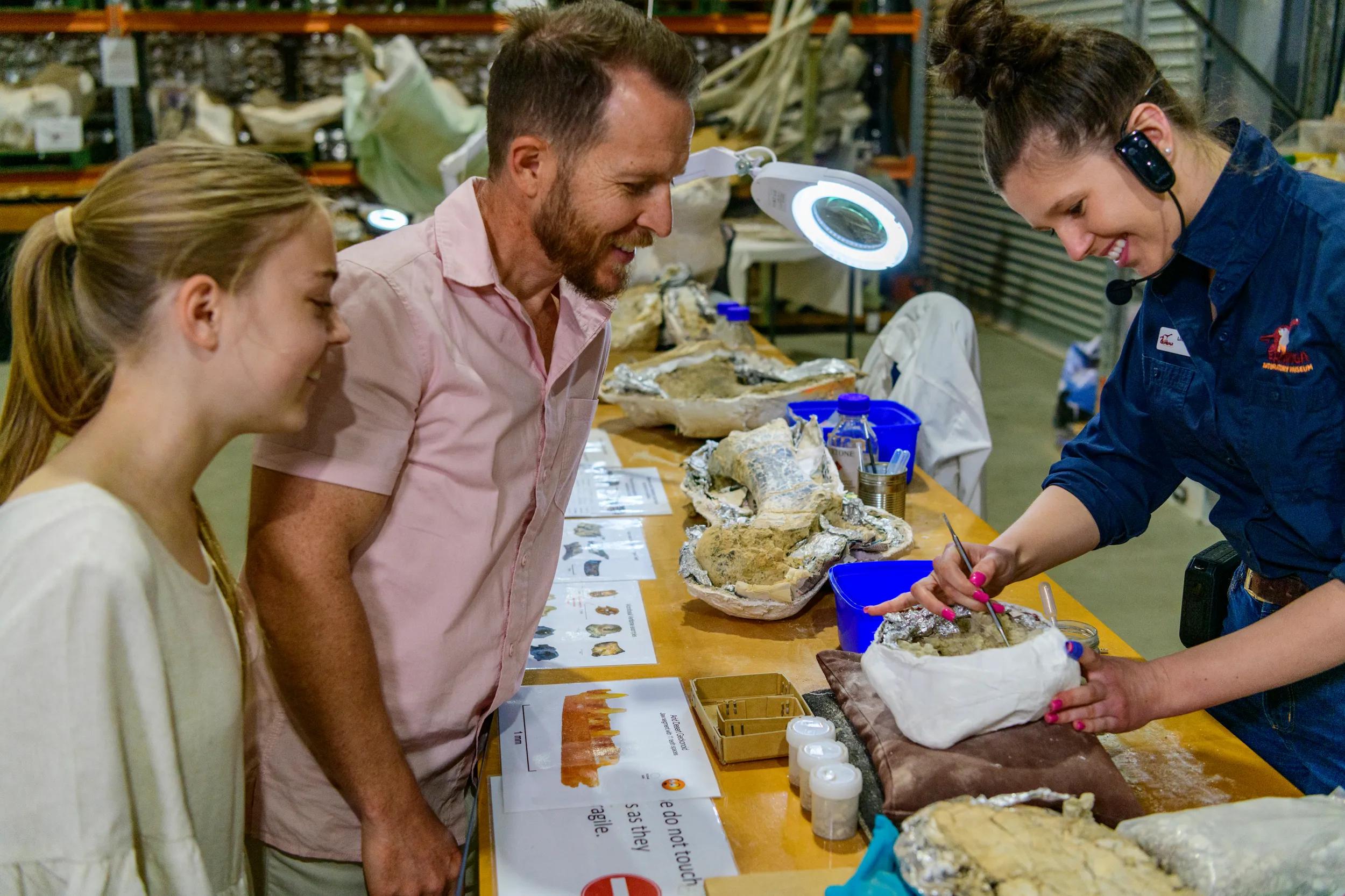 t-au-qld-eromanga-enhm-museum-science-fossil-preparation-credit-supplied