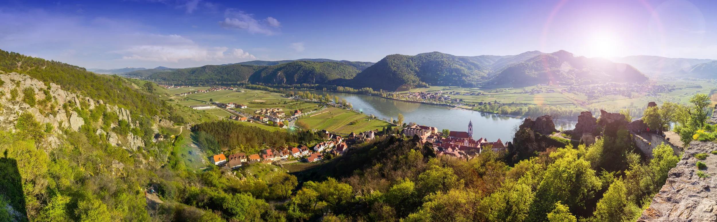 a-eu-austria-durnstein-wachau-valley-89225719-dt