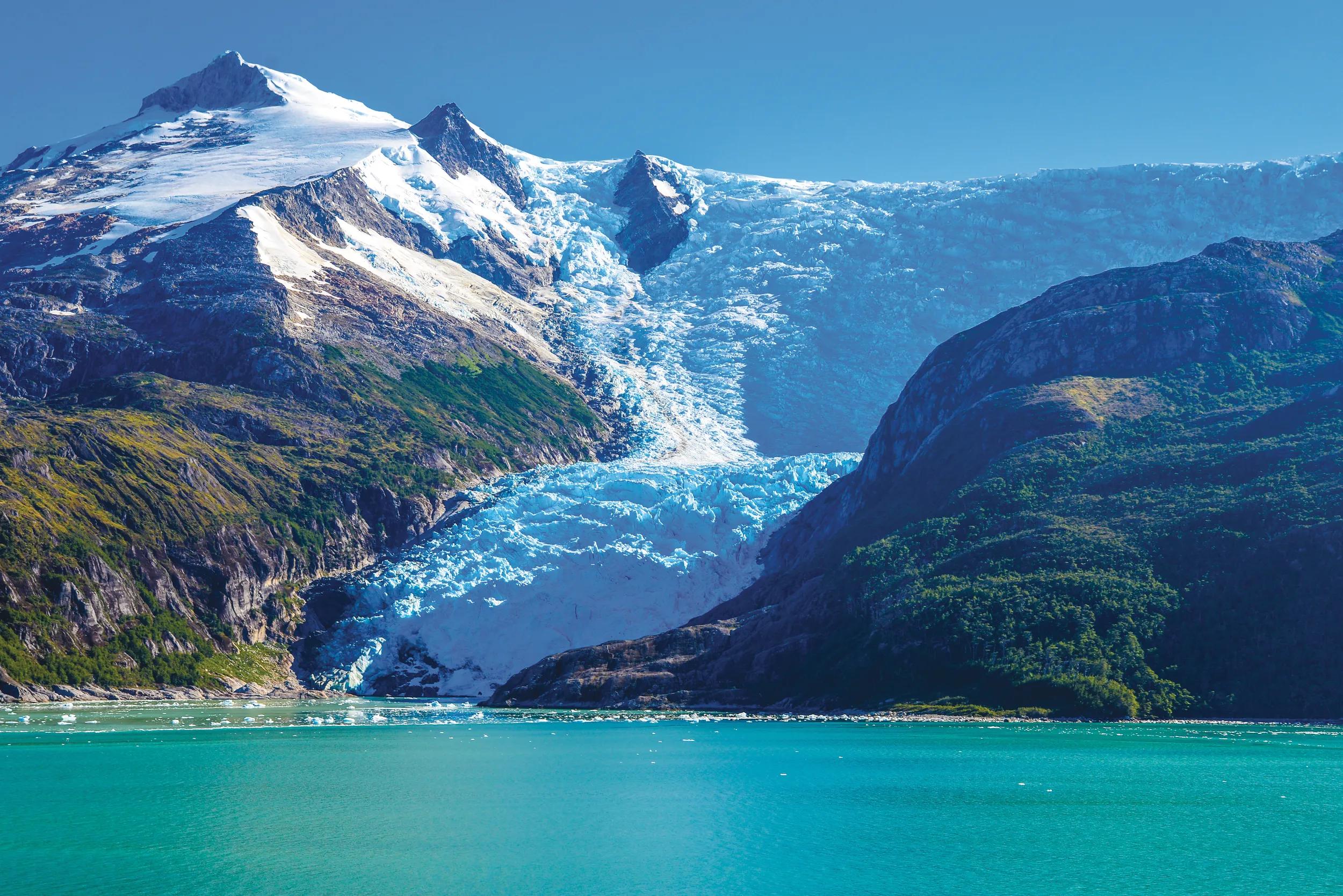 The southern coast of Chile presents a large number of fjords and fjord-like channels from the latitudes of Cape Horn
