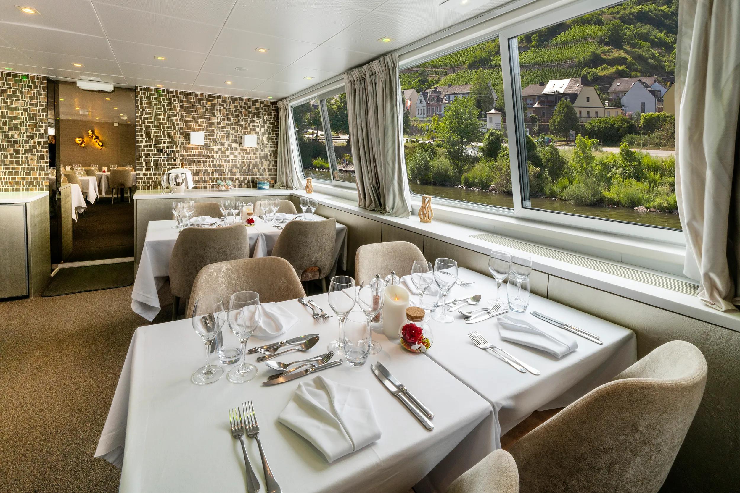 Ship MS Daniele, restaurant.