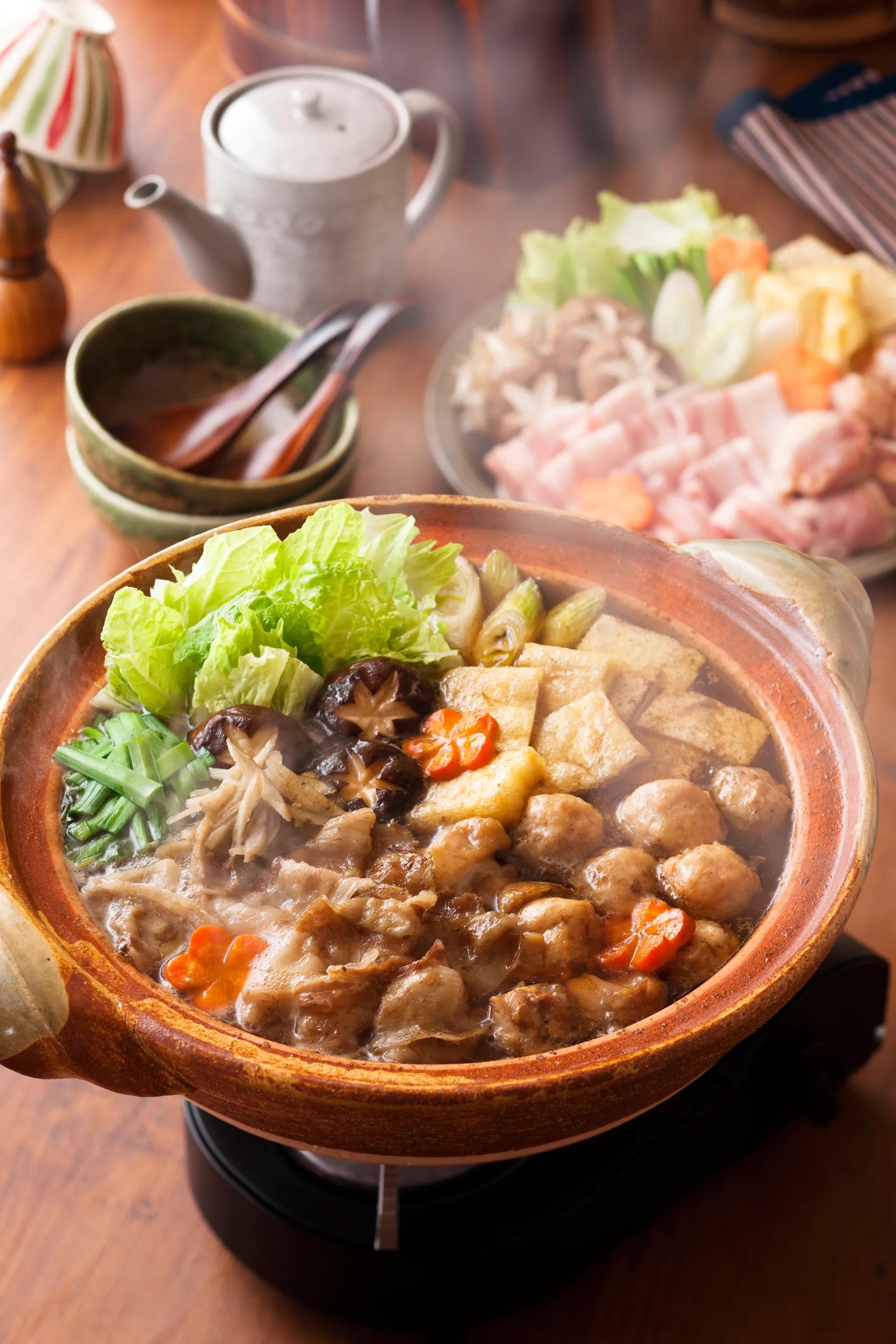 A hearty chanko nabe with chicken, pork belly, and a generous assortment of vegetables simmered together in a rich broth. A satisfying one-pot meal where you can enjoy a variety of flavors in every bite.