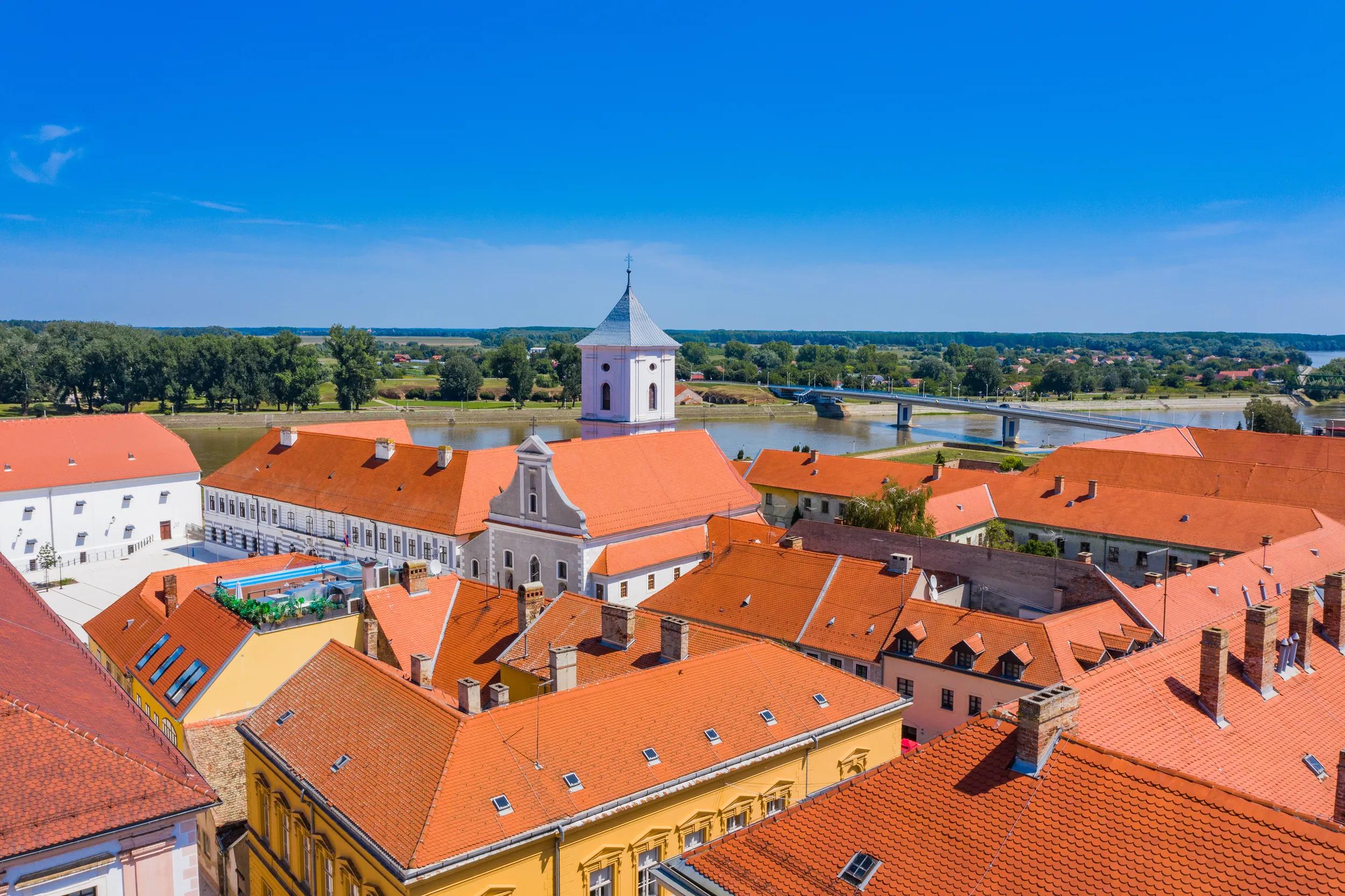 t-eu-croatia-osijek-holy-trinity-square-1264641854-g-rf