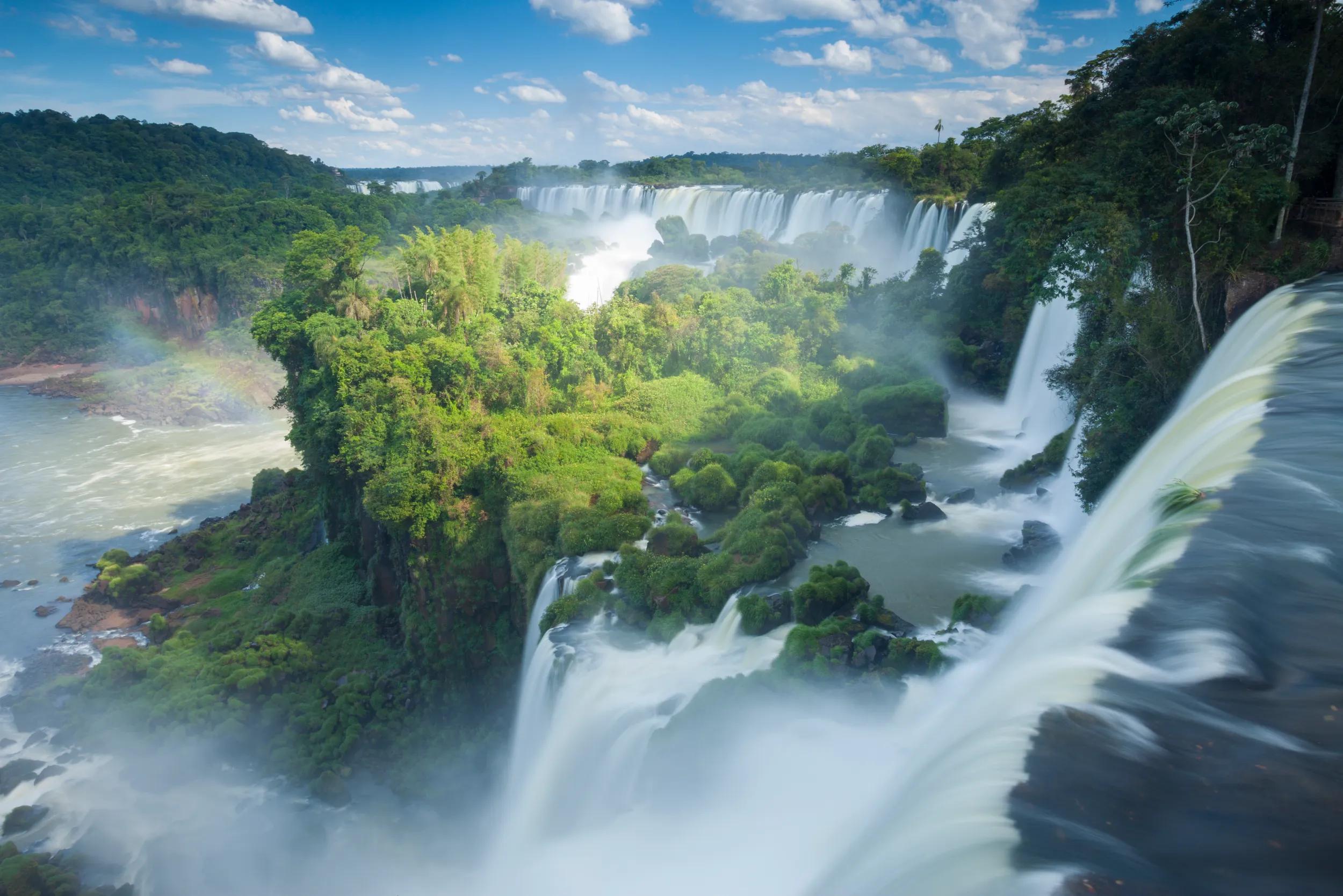 a-sca-argentina-iguazu-falls-sunshine-1357670718-g-rf