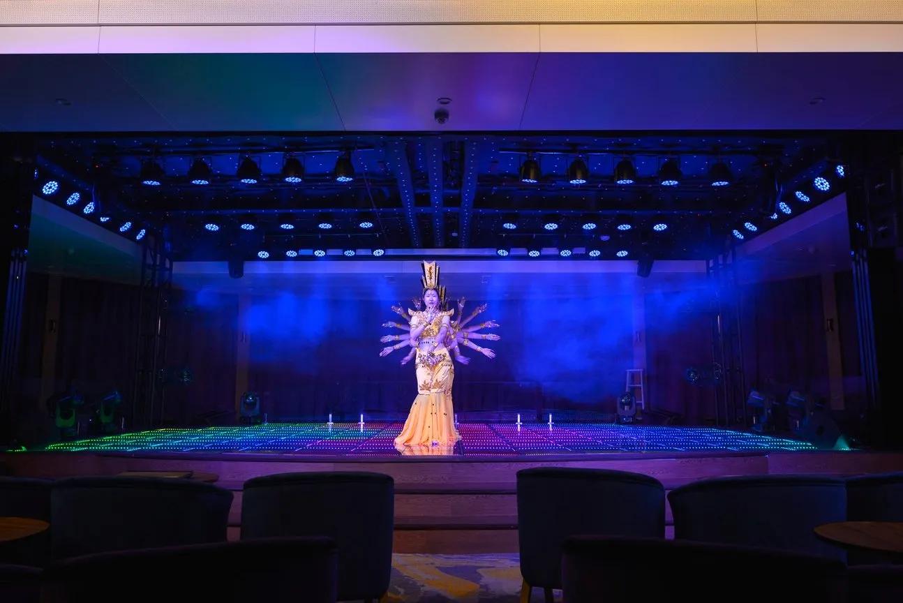 Ship Victoria Sabrina