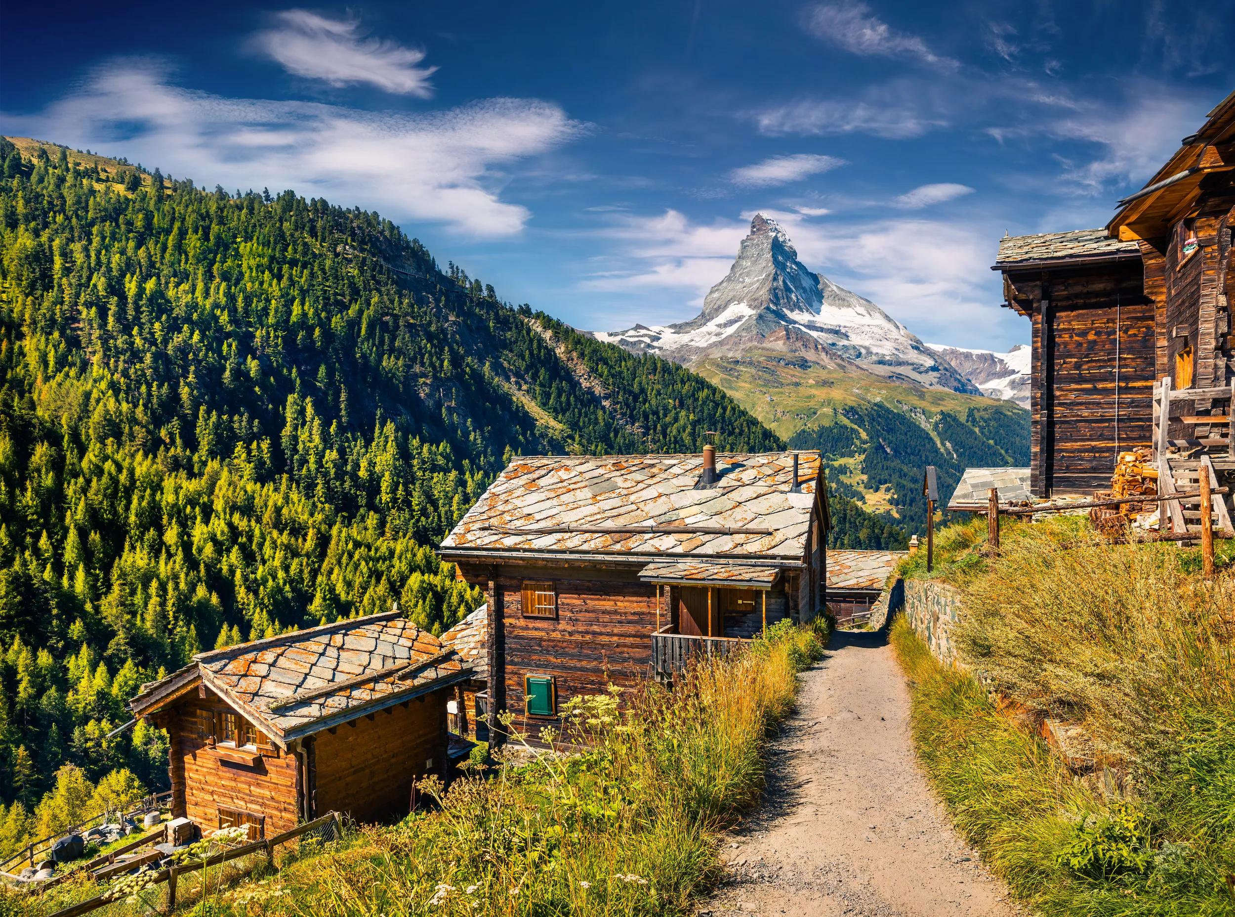 a-eu-switzerland-zermatt-village-with-matterhorn-693563702-g-rf