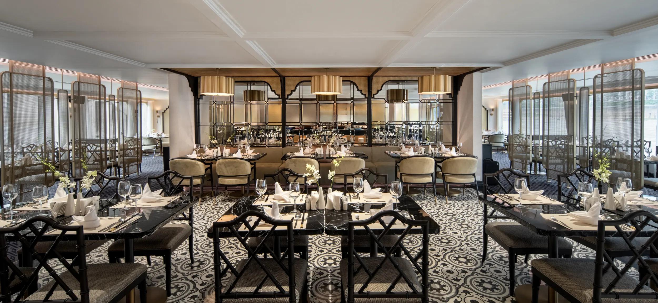 Dynasty Restaurant, Ship Yangzi Explorer.