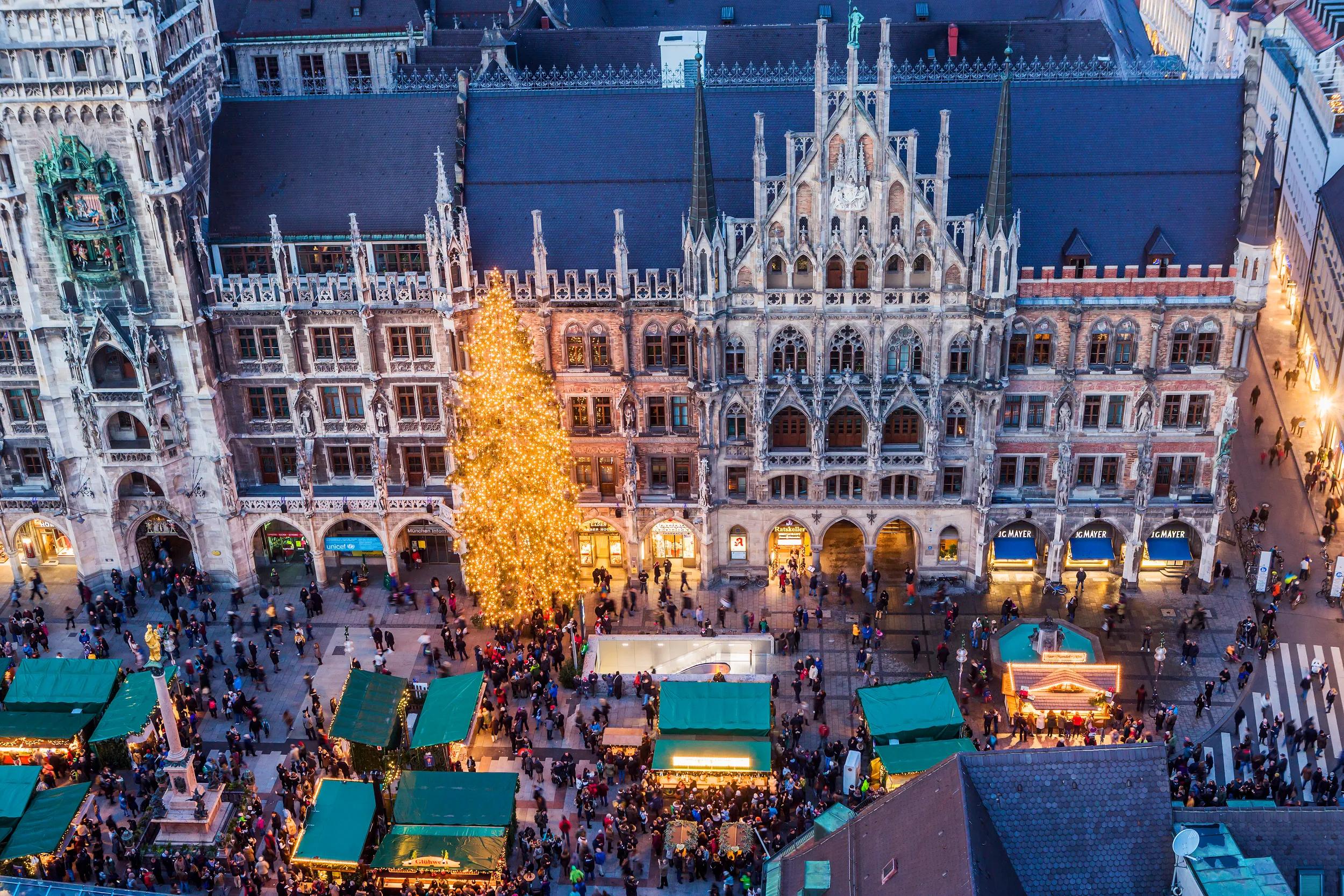 Christkindlmarkt, Marienplatz (square), the Christmas market and a Christmas tree, the Neues Rathaus (New Town Hall) and the town from the Peterkirche (St. Peter church) bell tower at twilight