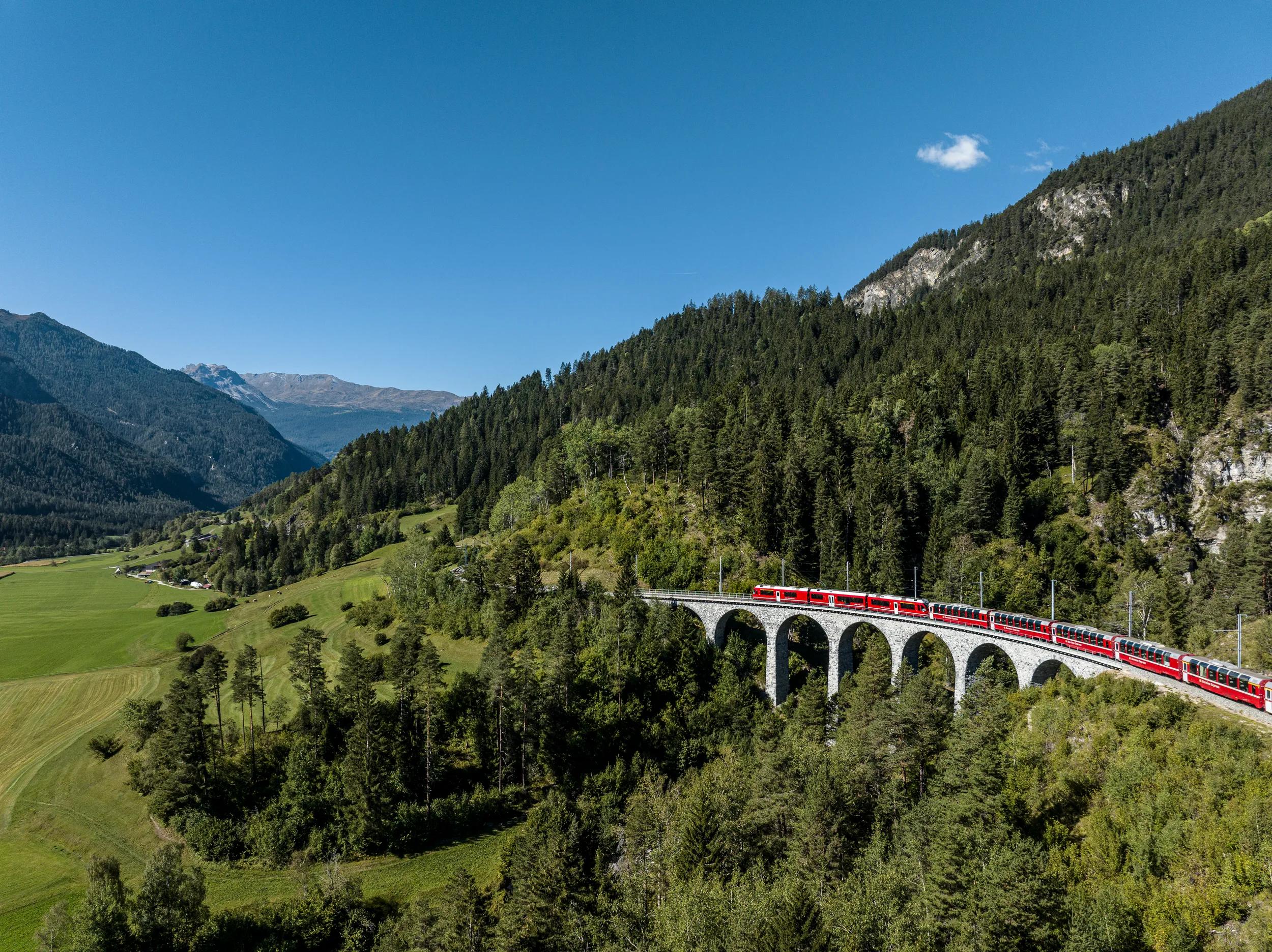  Bernina Express bei Schmitten