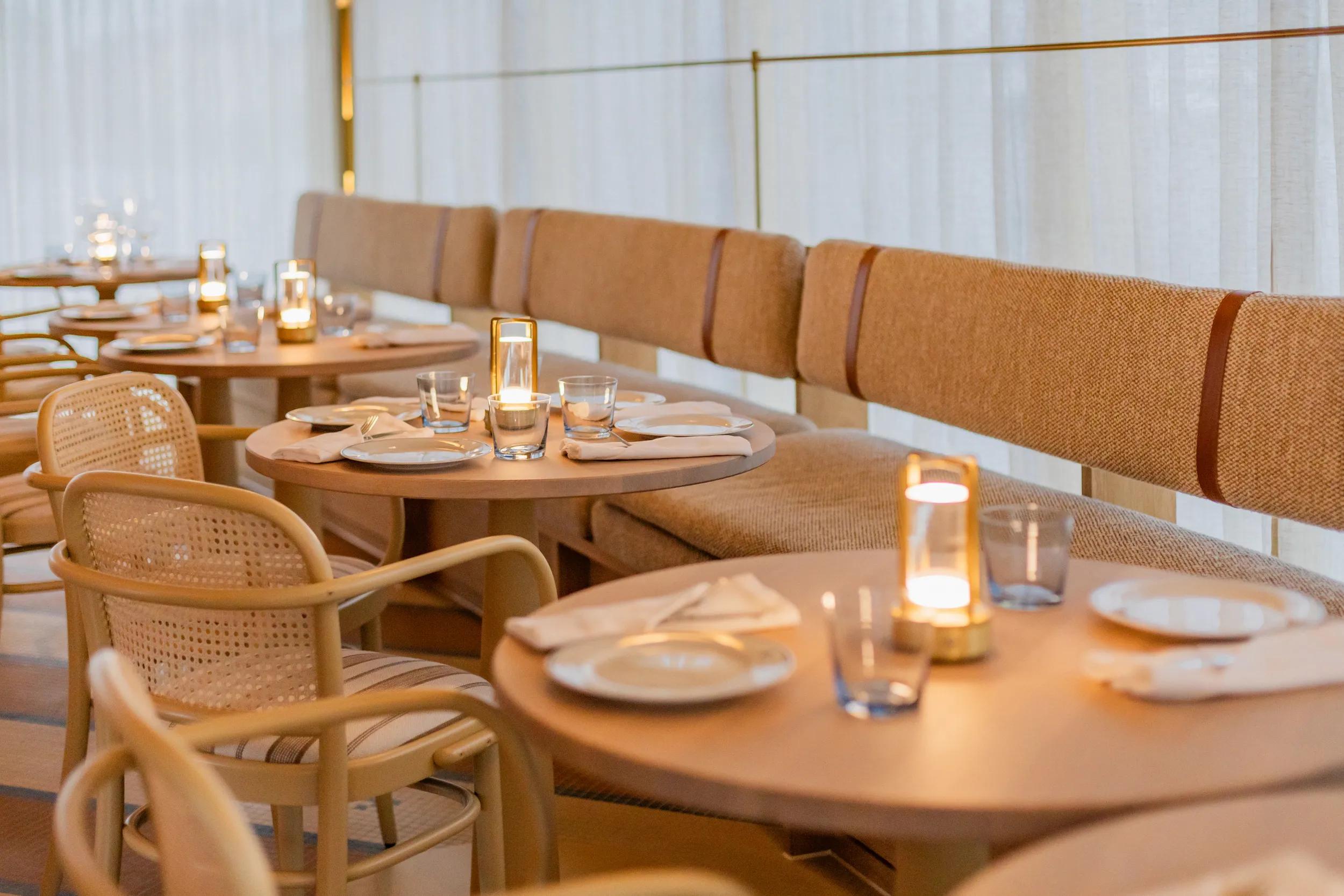 APT Solara Ship, Gruner interior.