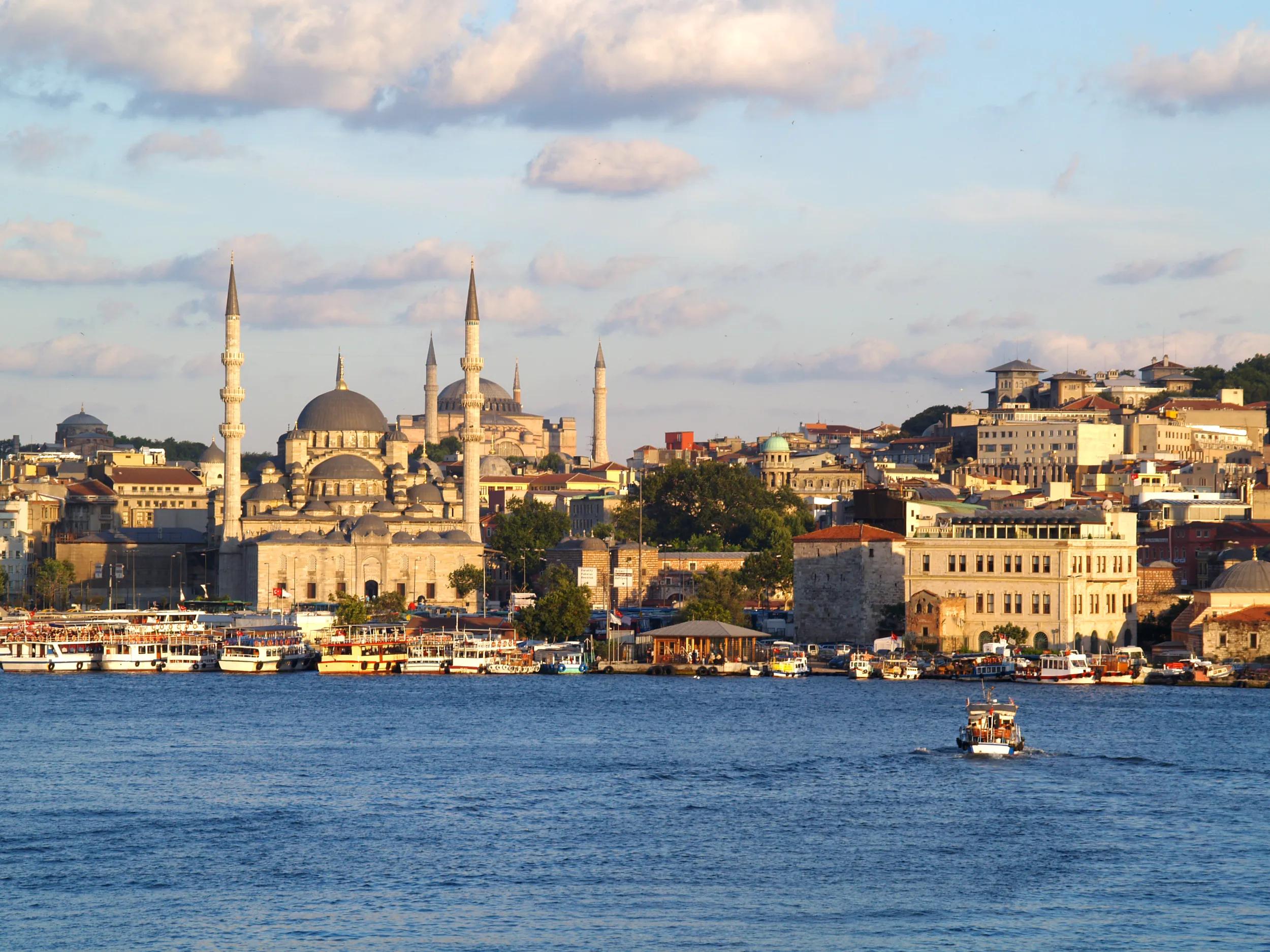 View of the Eminönü historical district from the Golden Horn (Haliç). Istanbul, Turkey