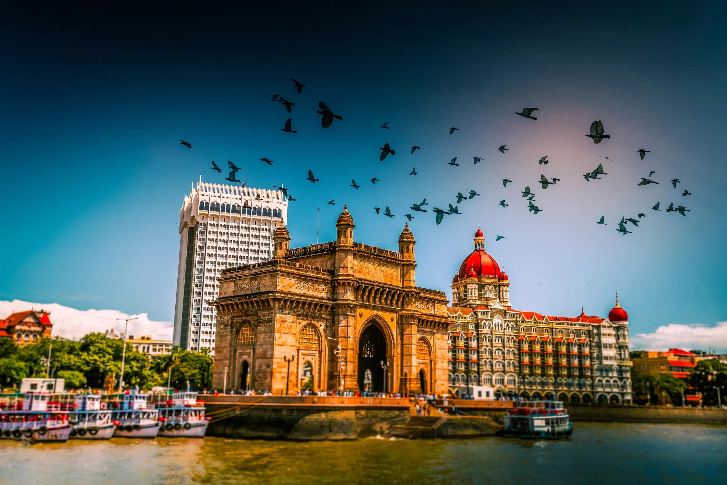 gateway of india at morning, mumbai, india