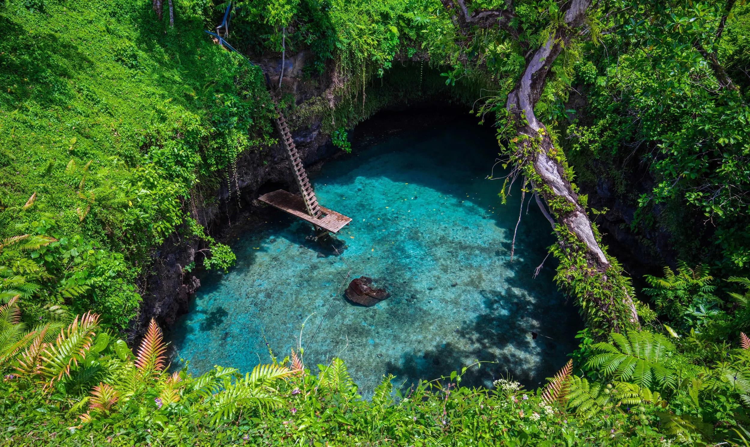 To Sua ocean trench - famous swimming hole, Upolu, Samoa, South Pacific
