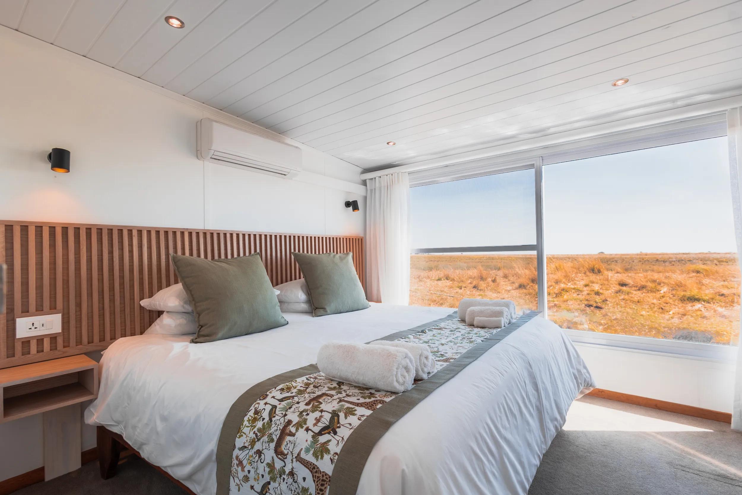 Chobe Princess Houseboat - Cabin King Bed