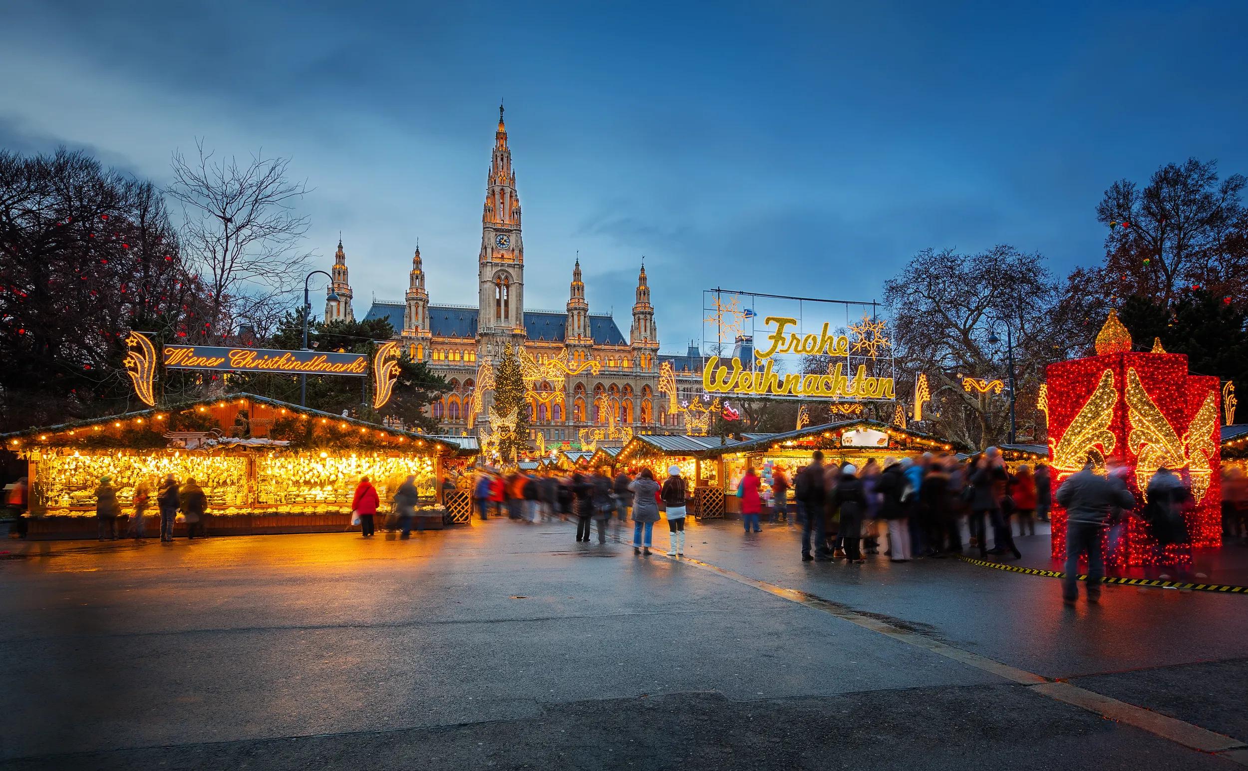 a-eu-austria-vienna-christmas-markets-72586399-as