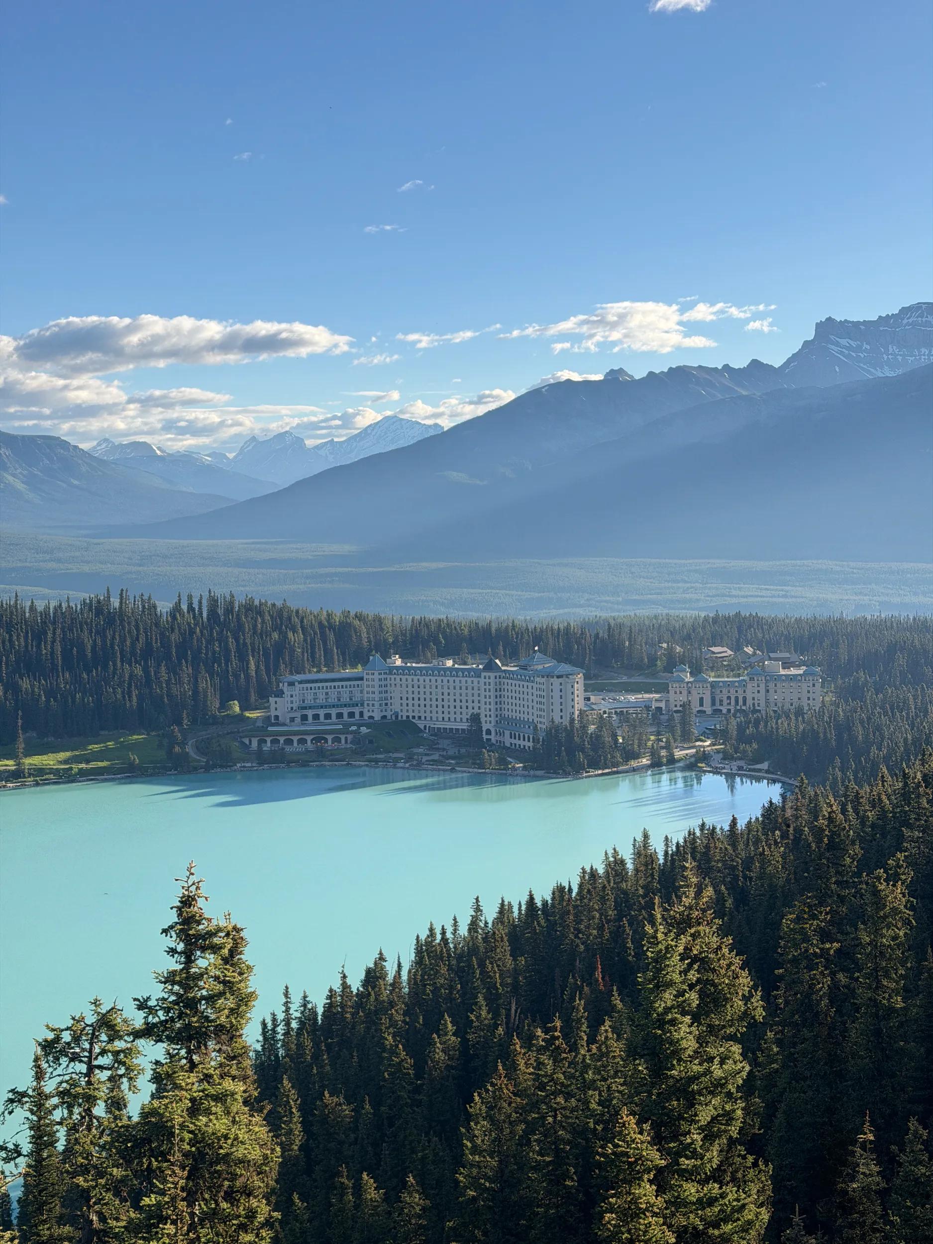 Influencer photo from Nikki @stylingyou travelling Canada with TM - Fairmont Chateau Lake Louise.