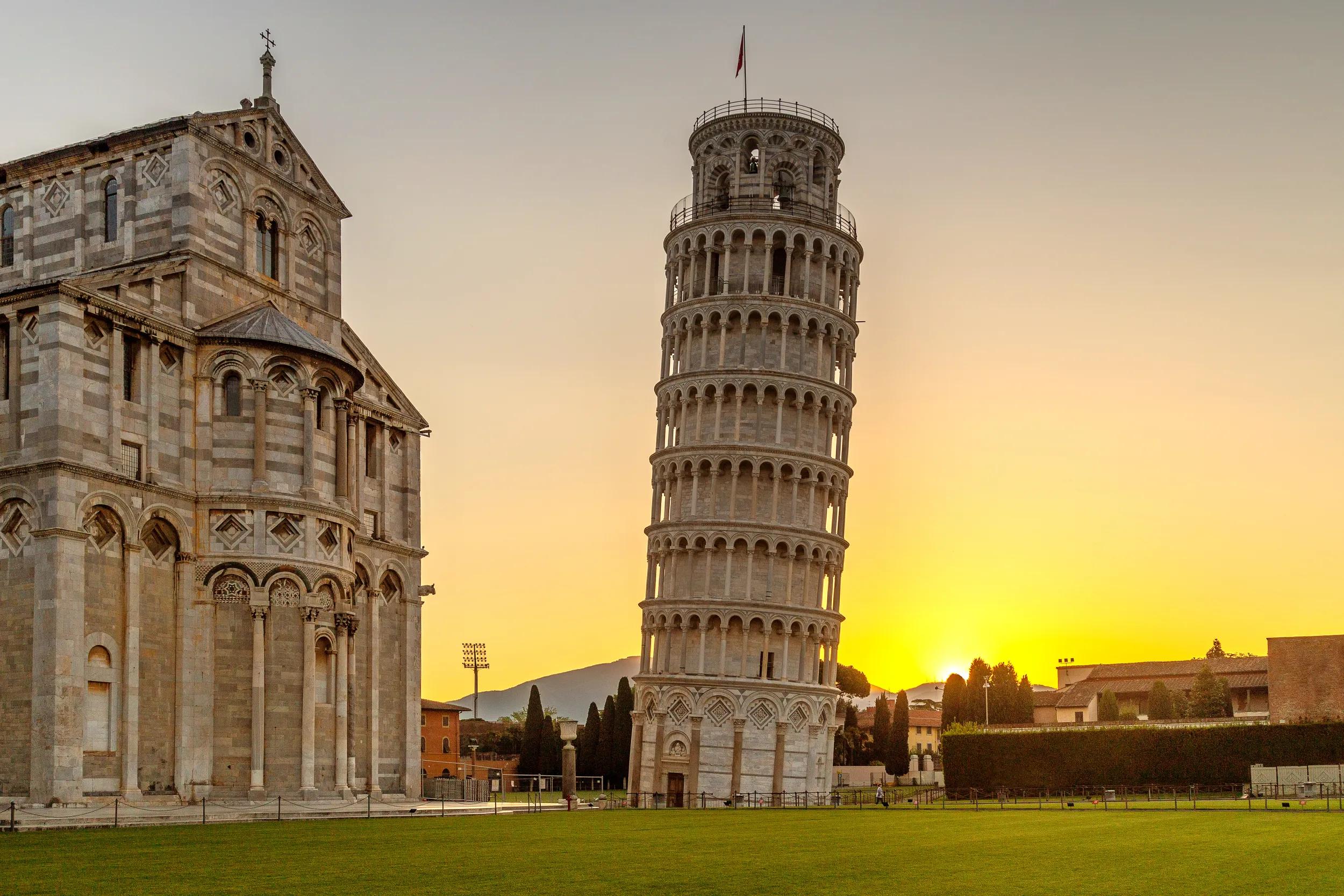 a-eu-italy-pisa-leaning-tower-sunrise-207195274-as